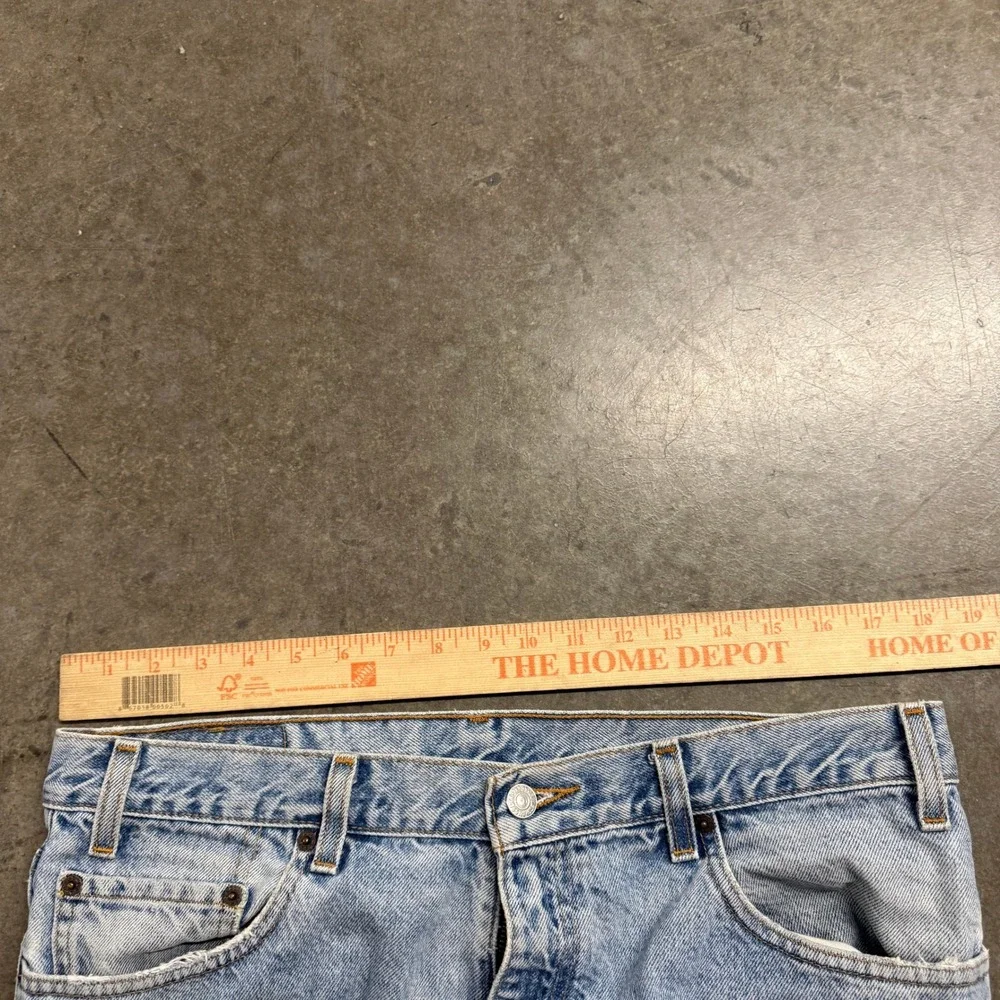 Levis Relaxed Straight Leg Jeans 36x32 Light Wash Distressed Denim Vintage W36